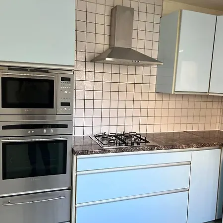 Apartman One-bedroom Flat With Parking And Garden