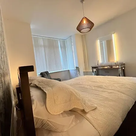 One-bedroom Flat With Parking And Garden
