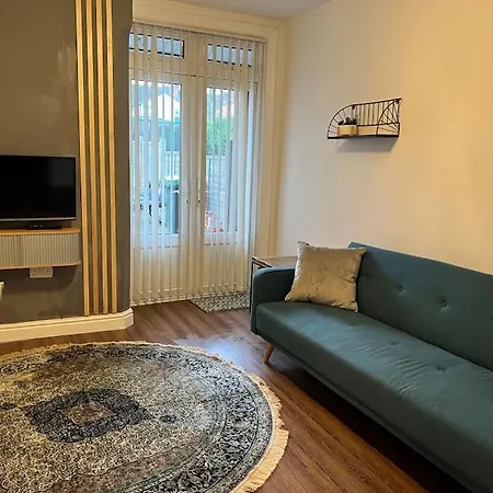 Apartman One-bedroom Flat With Parking And Garden Birmingham