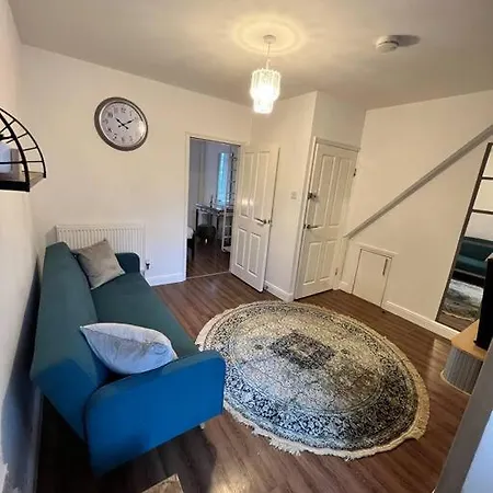 Apartman One-bedroom Flat With Parking And Garden