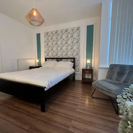 Apartman One-bedroom Flat With Parking And Garden Birmingham