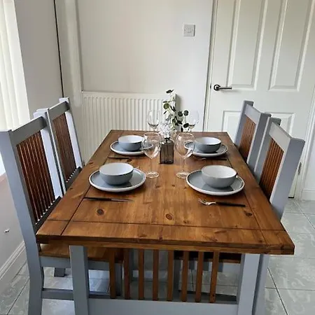 One-bedroom Flat With Parking And Garden Apartman