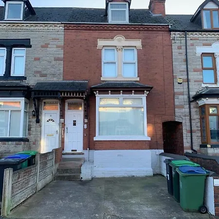 One-bedroom Flat With Parking And Garden Apartman *